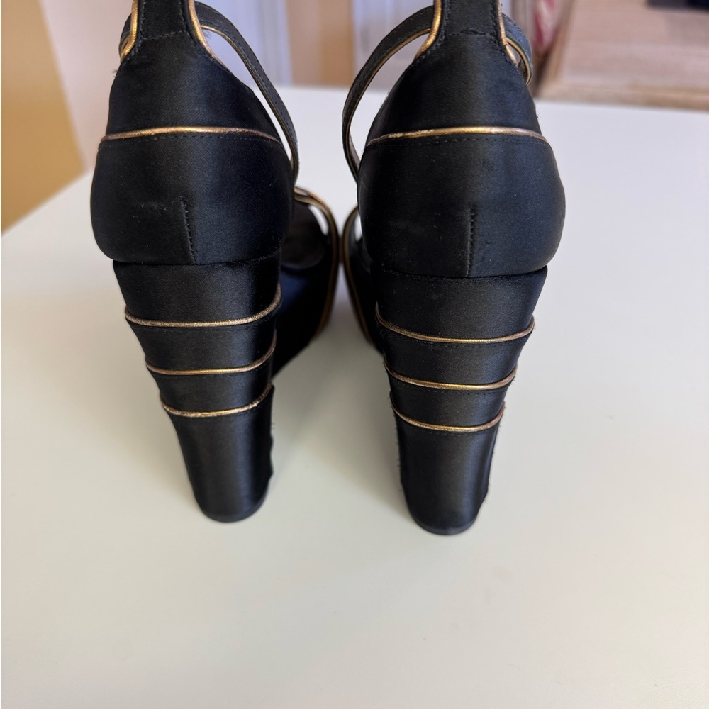 Elegant Black Wedge Sandals - Picture 4 of 6